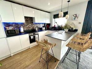 Fridge, microwave, oven, stovetop - Stunning Sea View Two Bed Apartment - With Balcony (Southbourne)