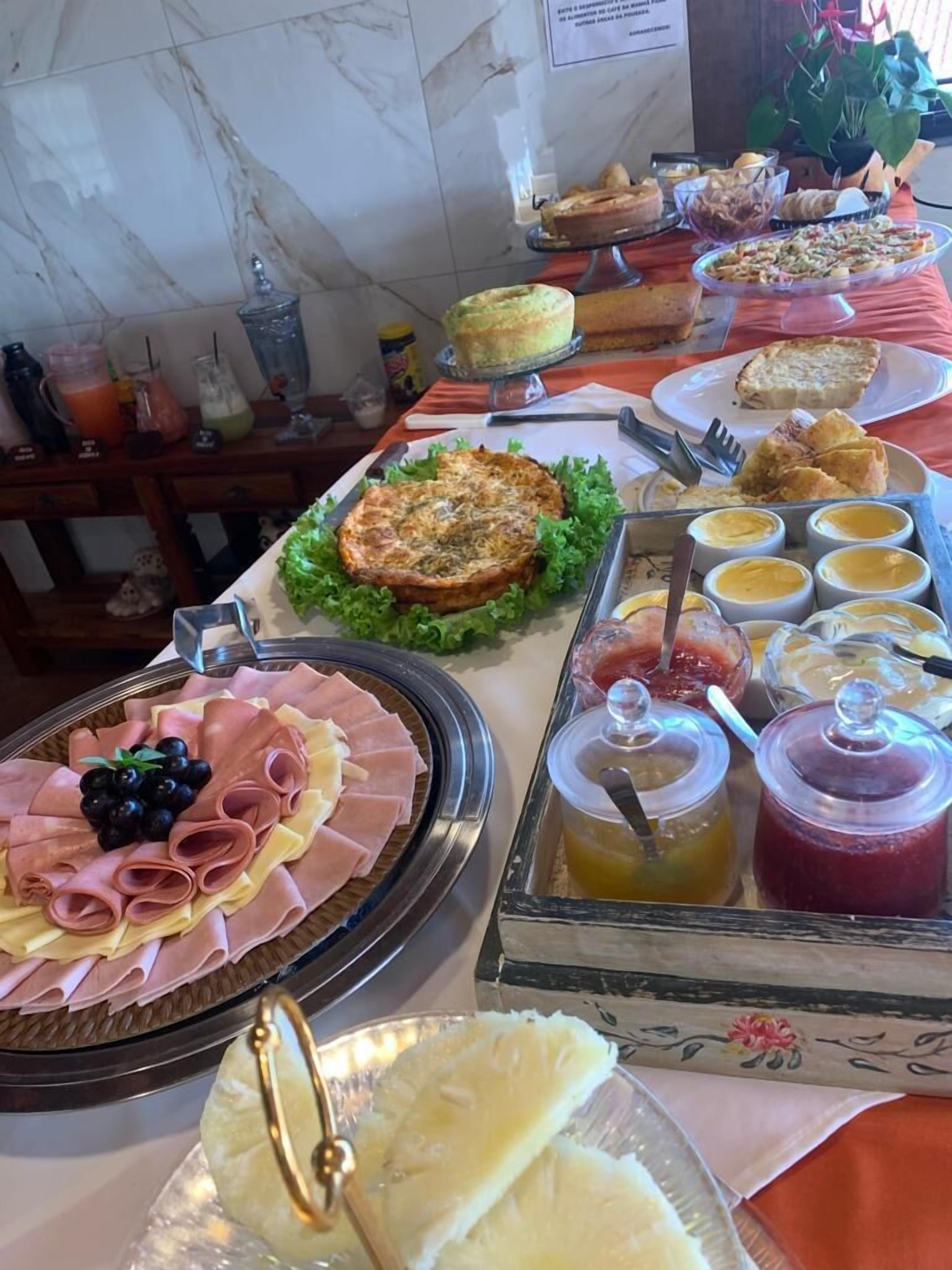 فطور كامل مجانًا يوميًا