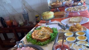 فطور كامل مجانًا يوميًا