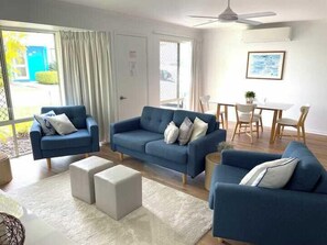 TV - Unit 22 - 2 Bedroom Ground Level Villa In Noosaville (Noosaville)
