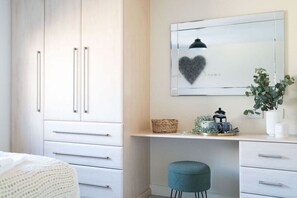2 habitaciones, tabla de planchar con plancha y wifi gratis 