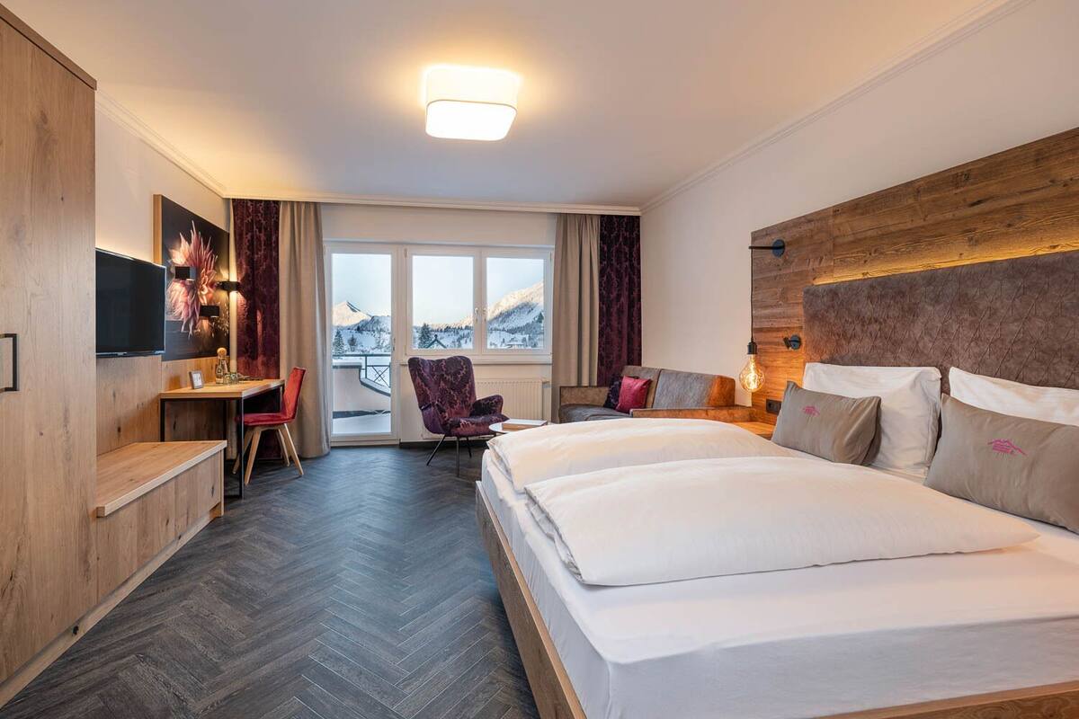 Rom – comfort | Skrivebord, reiseseng for barn, wi-fi (inkludert) og sengetøy