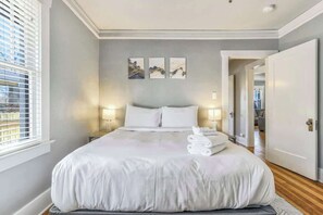 3 bedrooms, desk, iron/ironing board, WiFi