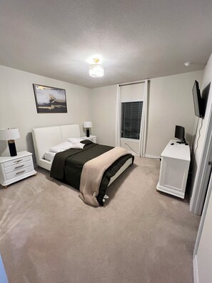 3 chambres, fer et planche à repasser, Wi-Fi gratuit, draps fournis