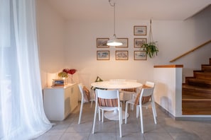 Dining - Swimming pool, barbecue, tennis - 20' min. from Gardaland! (Bardolino)