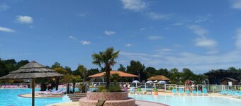 Chalet 'Mobilehome Véronique ' with Private Terrace, Wi-Fi and Air Conditioning