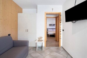 TV - Apartment 'Stella Alpina Camping Stella Alpina' with Mountain View, Shared Garden and Wi-Fi (Livigno)