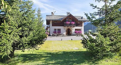 Apartment 'Stella Alpina Camping Stella Alpina' with Mountain View, Shared Garden and Wi-Fi