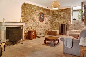 Living area - Holiday Home 'Casa Cigana' with Private Garden and Wi-Fi (Tortona)