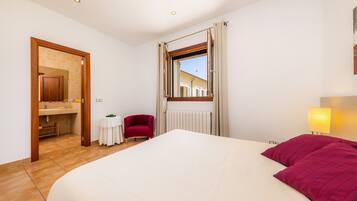 4 makuuhuonetta, ilmainen Wi-Fi, vuodevaatteet