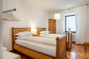 6 habitaciones, tabla de planchar con plancha y wifi gratis 