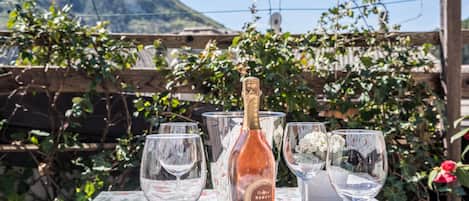 تناول الطعام بالخارج