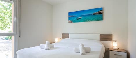 3 bedrooms, iron/ironing board, free WiFi, bed sheets