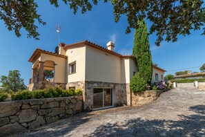 Exterior - Villa 'Bell Lloc St Cristina Dar' with Mountain View, Private Pool and Wi-Fi (Santa Cristina d'Aro)