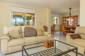 TV, fireplace - Villa 'Bell Lloc St Cristina Dar' with Mountain View, Private Pool and Wi-Fi (Santa Cristina d'Aro)