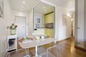 Dining - Apartment "Crocetta 10" in City Centre with Wi-Fi (Milano)