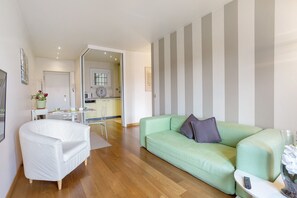 TV, stereo - Apartment "Crocetta 10" in City Centre with Wi-Fi (Milano)