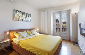 1 bedroom, free WiFi, bed sheets - Apartment "Crocetta 10" in City Centre with Wi-Fi (Milano)
