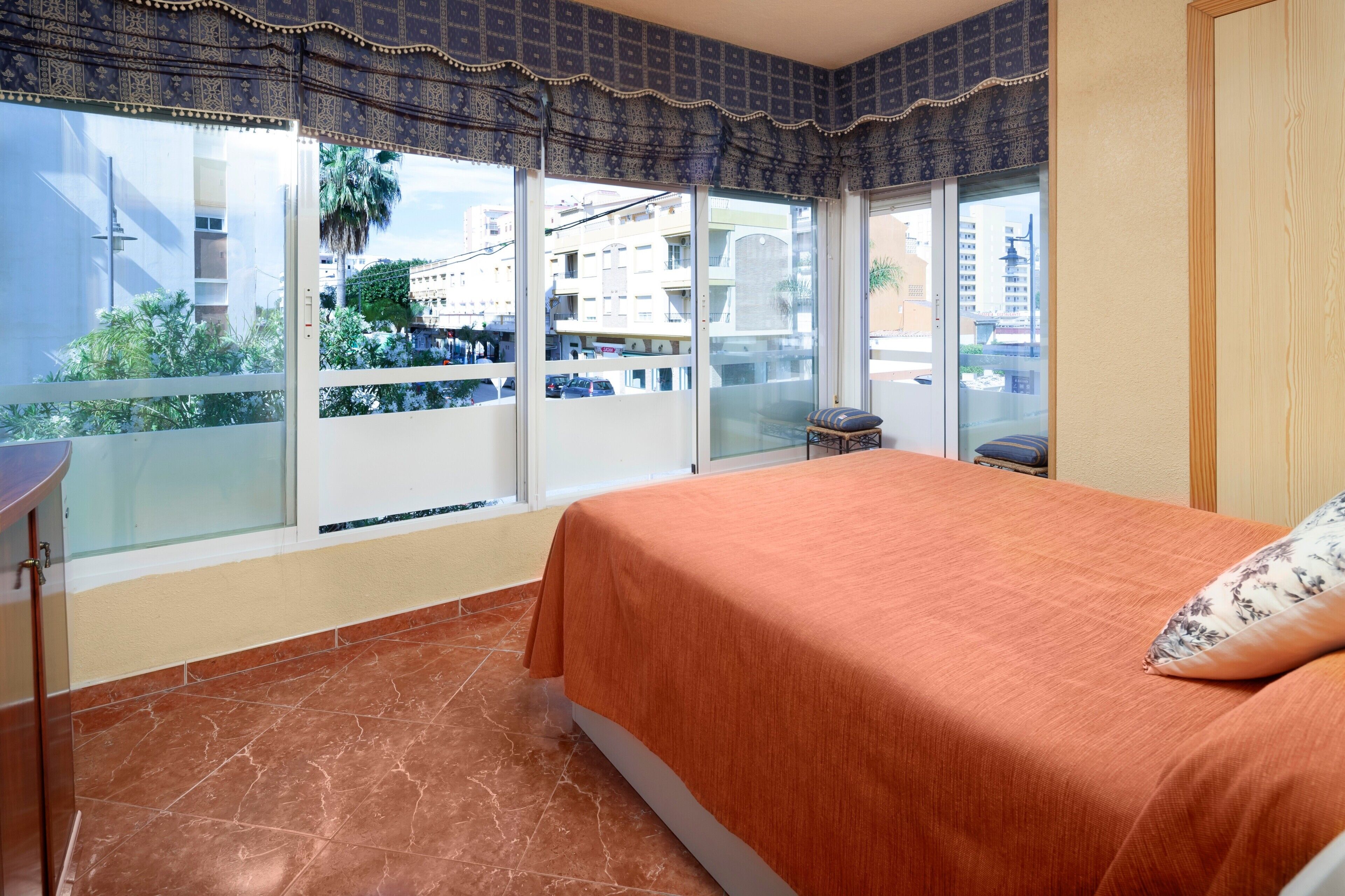 2 habitaciones, tabla de planchar con plancha y wifi gratis 