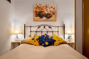 2 slaapkamers, een strijkplank/strijkijzer, gratis wifi, beddengoed