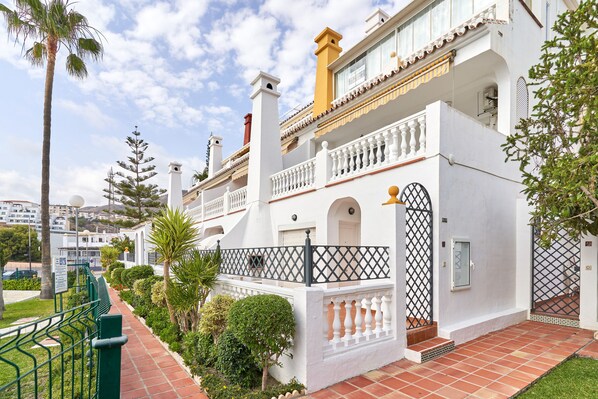 Exterior - 'Las Rosas House' Apartment with Sea Views, Wi-Fi and Air Conditioning (Nerja)