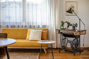 Interior - Holiday Apartment 'Weitblick Kaltern' with Mountain View, Private Terrace, and Garden (Caldaro sulla strada del vino)