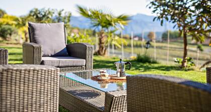 Appartement de vacances 'Weitblick Kaltern' avec vue sur la montagne, terrasse privée et jardin