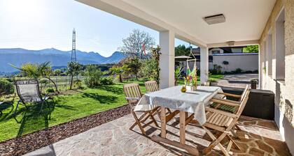 Ferienwohnung 'Weitblick Kaltern' mit Bergblick, privater Terrasse und Garten