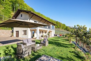 Exterior - Holiday Apartment 'Weitblick Kaltern' with Mountain View, Private Terrace, and Garden (Caldaro sulla strada del vino)