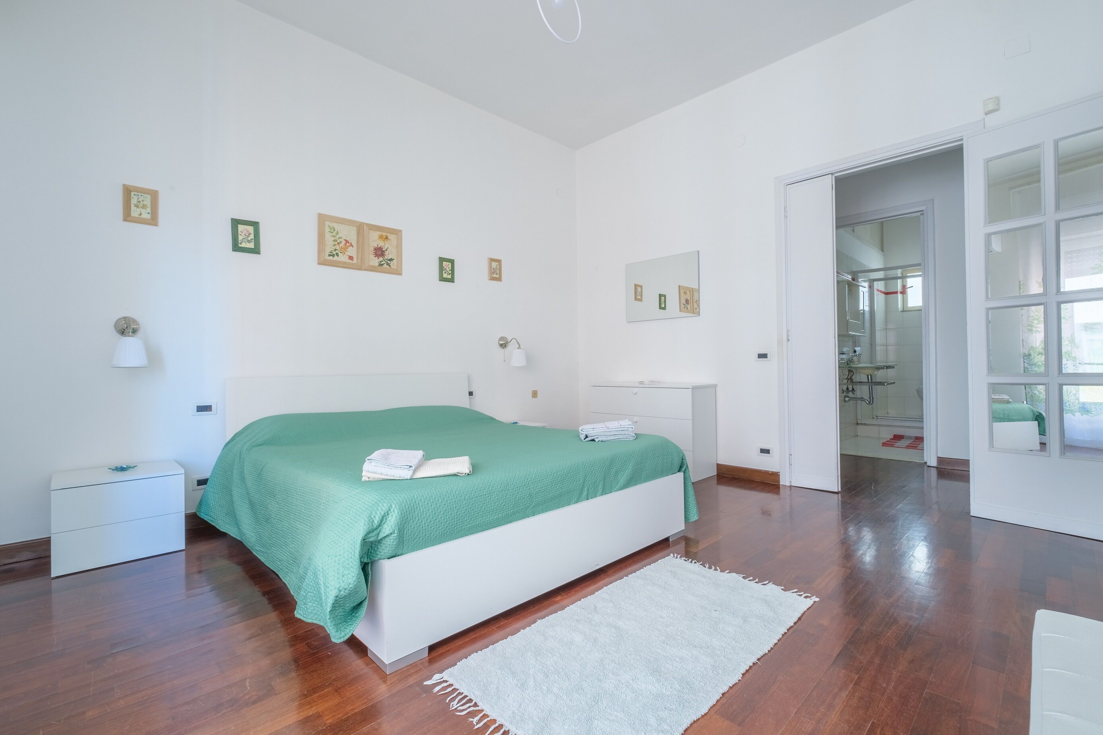 2 chambres, fer et planche à repasser, Wi-Fi gratuit, draps fournis