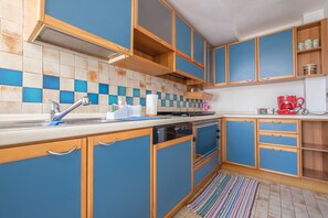 Refrigerador, horno, parrilla de estufa y lavavajillas 