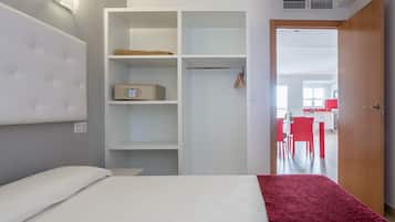 2 bedrooms, iron/ironing board, free WiFi, bed sheets