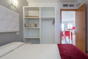 2 bedrooms, iron/ironing board, free WiFi, bed sheets - Apartment 'S23 Sa Caleta ' with Sea View, Wi-Fi and Air Conditioning (Lloret de Mar)