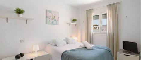 3 chambres, fer et planche à repasser, Wi-Fi gratuit, draps fournis