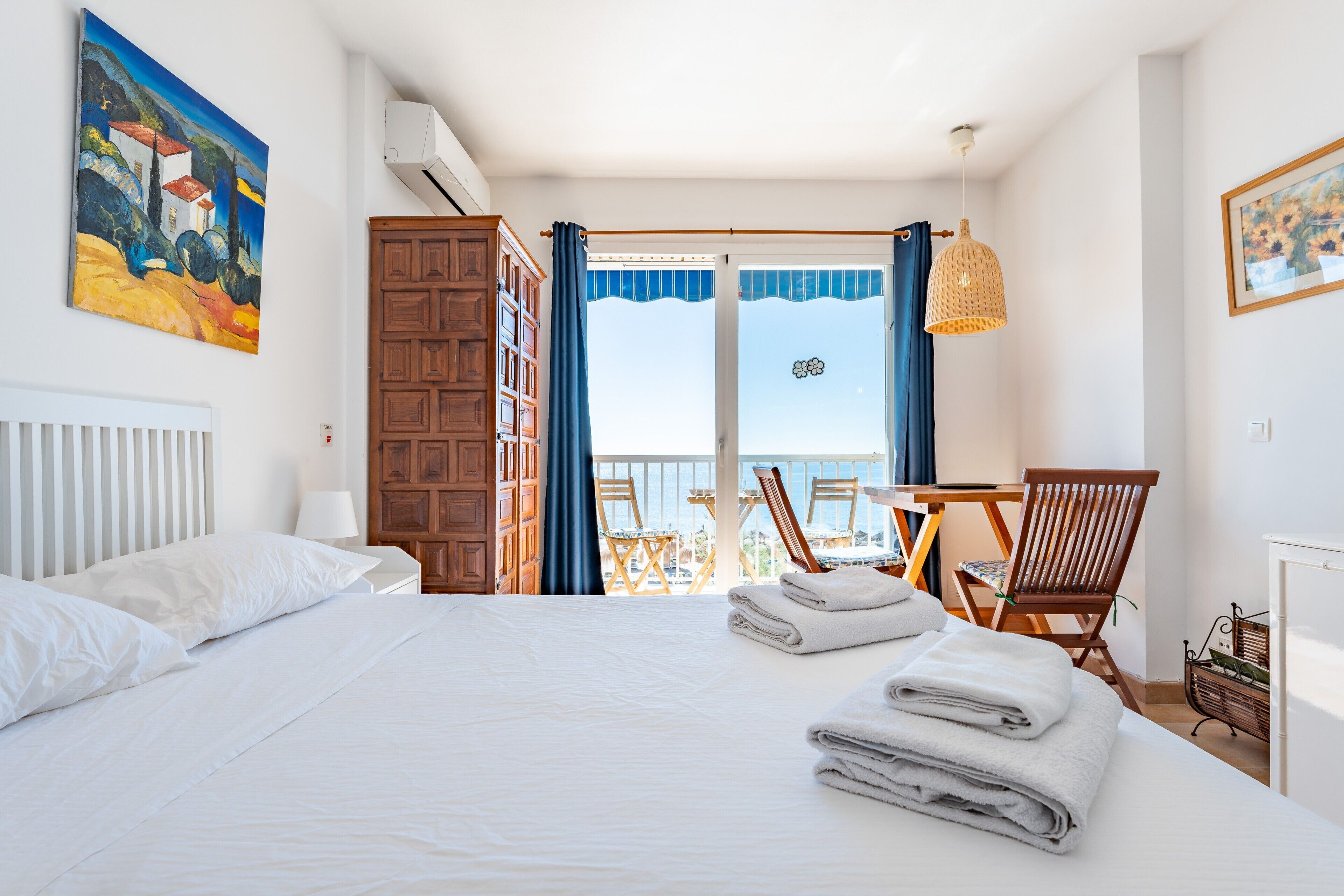 1 slaapkamer, een strijkplank/strijkijzer, gratis wifi, beddengoed