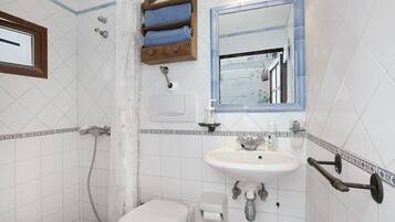 Een douche, handdoeken