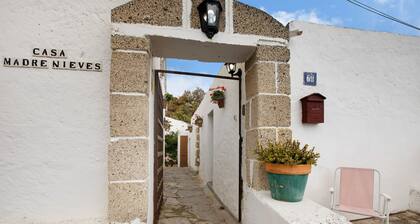 Maison de vacances 'Casa Rural Madre Nieves' avec vue sur la mer, terrasse privée et Wi-Fi