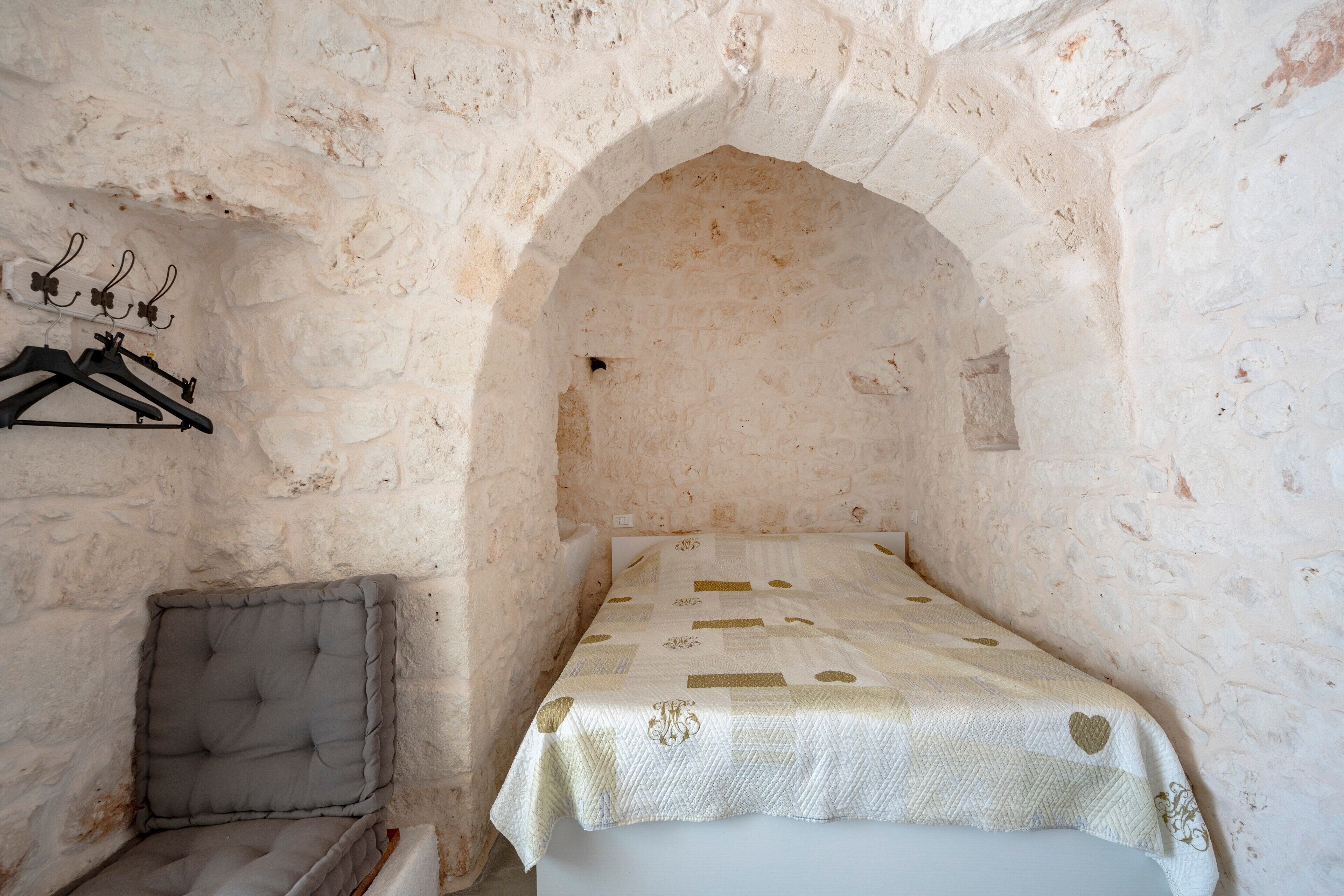 4 makuuhuonetta, silitysrauta/-lauta, ilmainen Wi-Fi, vuodevaatteet