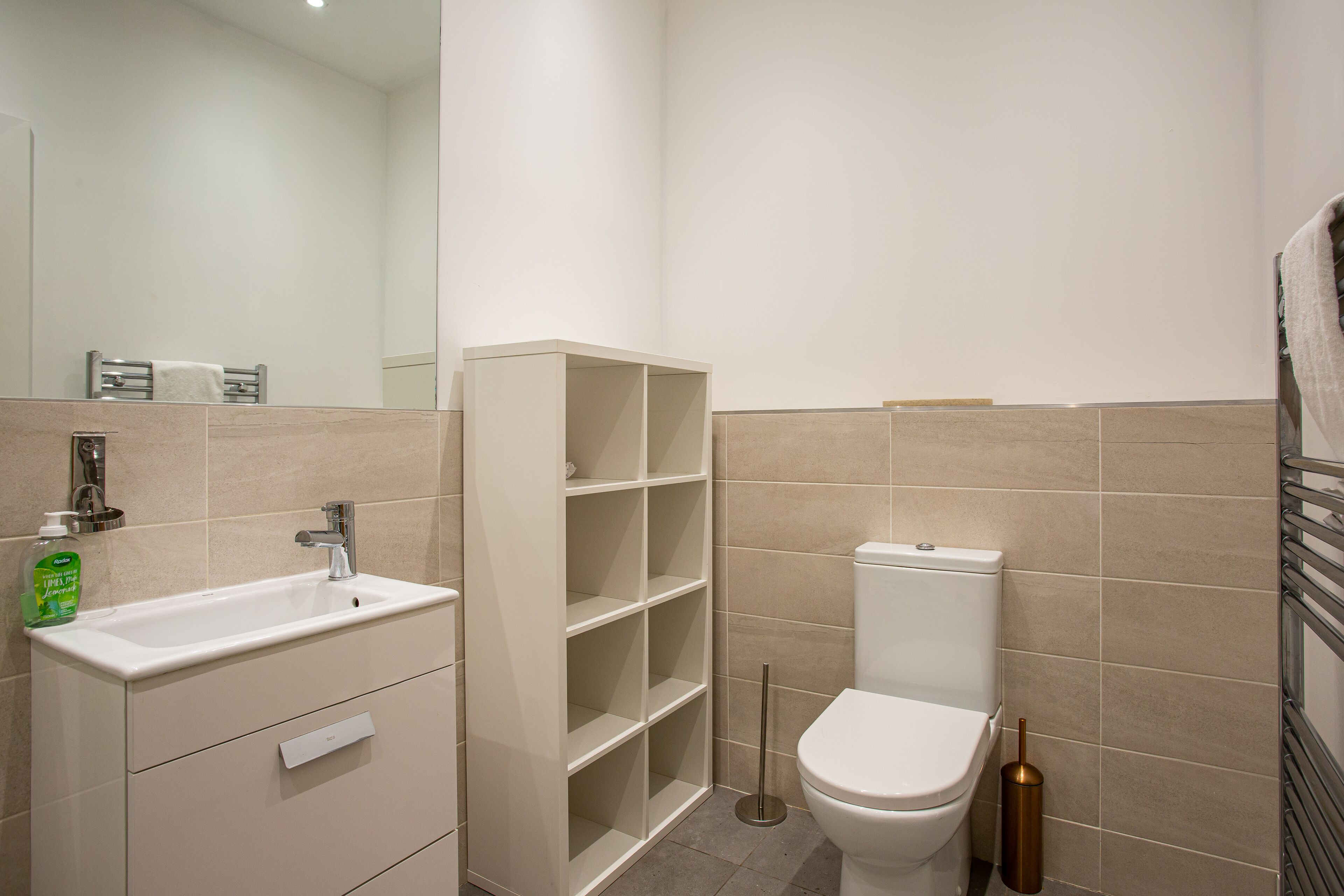 Modern Luxury Apartment, Sleeps 6, Best Location