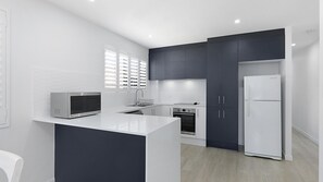 Microwave, dishwasher - Clayton Garden Unit 5 Golden Beach (Golden Beach)