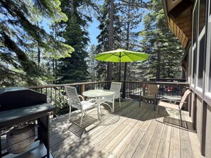 Outdoor dining - Adventure Awaits from this remodeled Condo-Pool, Hot tub, Tennis Courts (Tahoe City)
