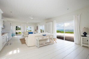 House, 6 Bedrooms | Living area