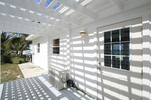 House, 6 Bedrooms | Property grounds