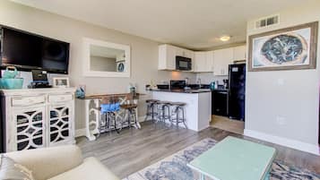 Condo, 1 Bedroom | Living area