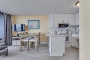 Appart'hÎtel, 1 chambre | Cuisine privée | Réfrigérateur, four, cafetiÚre/bouilloire, grille-pain
