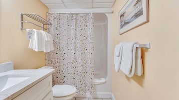 Condo, 1 Bedroom | Bathroom | Towels, shampoo