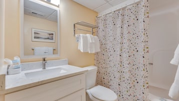 Condo, 1 Bedroom | Bathroom | Towels, shampoo