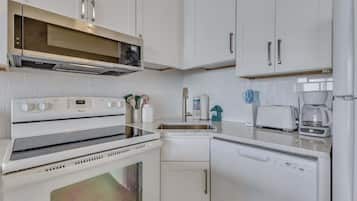 Condo, 1 Bedroom | Private kitchen | Fridge, oven, coffee/tea maker, toaster