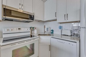 Apartamento, 1 habitación | Cocina privada | Frigorífico, horno, cafetera o tetera y tostadora