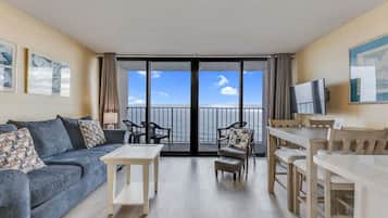 Condo, 1 Bedroom | Living area